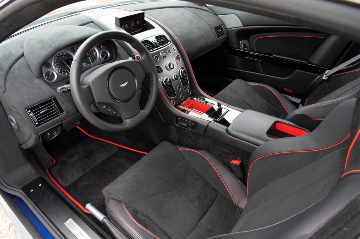 Aston Martin Vantage 4.7 GT8 V8 (Automatic)